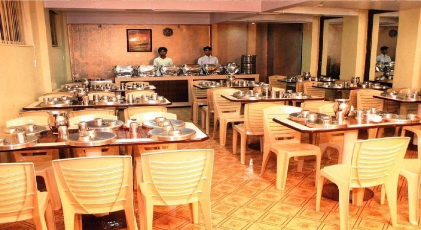 Mahābaleshwar Hotel Rahil International מראה חיצוני תמונה